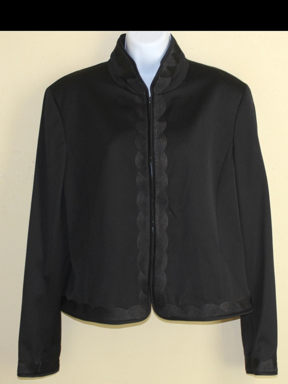 Women's Black Scalloped-Trim Zip Blazer